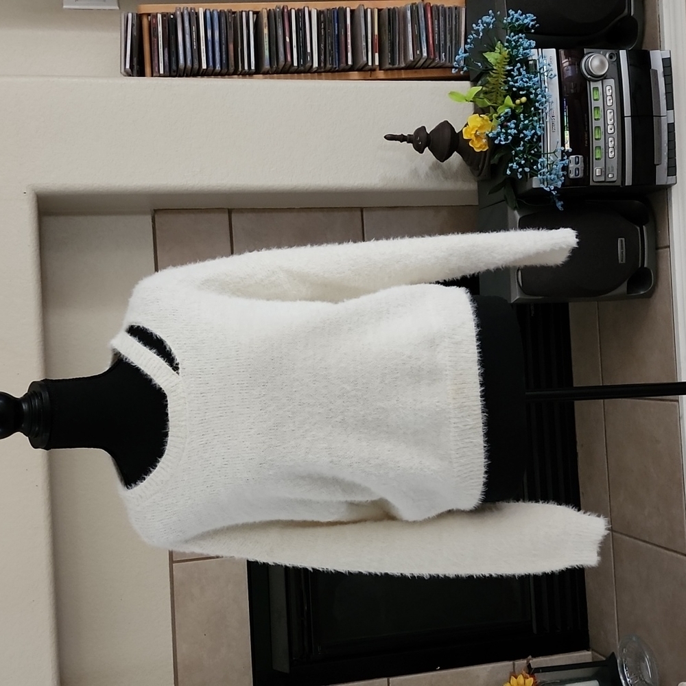 Sweater - Picture 2 of 5